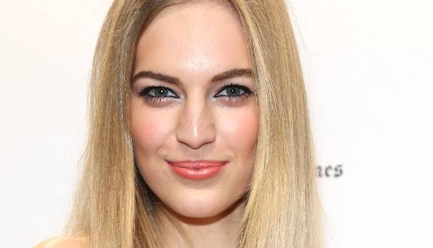 Borítókép: Mint két tojás: Megkapta első modellmunkáját Axente Vanessa kishúga - FOTÓ