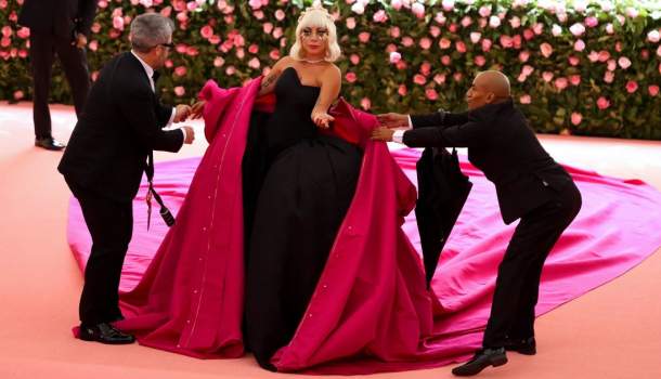 Borítókép: A vörös szőnyeg másik oldalán - Minden, amit eddig nem tudtál a díjátadókról