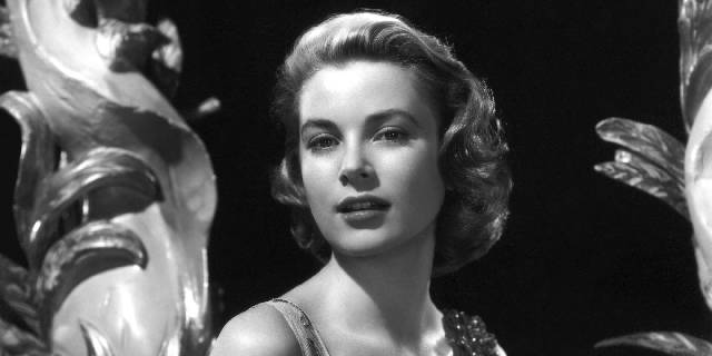 NON SPECIFIE - 1954: Portrait of actress Grace Kelly en 1954. (Photo by API/Gamma-Rapho via Getty Images)