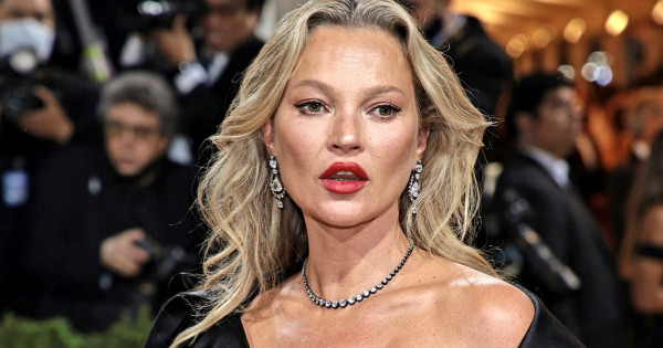 Borítókép: Felismered fiatalon? Így nézett ki Kate Moss élete első fotózásán, mindössze 14 évesen