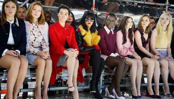 Borítókép: Ez a sztárok kedvenc magas sarkúja 2016-ban