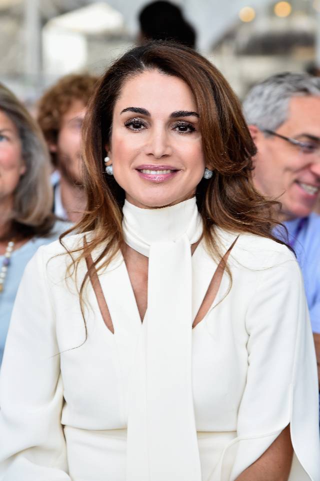 JOUY-EN-JOSAS, FRANCE - AUGUST 26: Queen Rania of Jordan attends the Medef Summer 2015 University Conference on August 26, 2015 in Jouy-en-Josas, France. (Photo by Pascal Le Segretain/Getty Images)