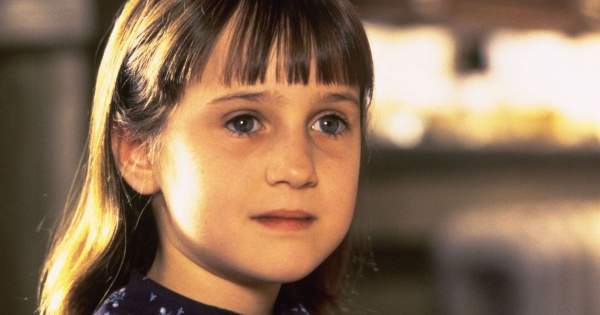 Borítókép: Emlékszel? Így néz ki most Matilda, a kiskorú boszorkány