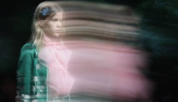 Borítókép: Kórosan sovány modell miatt tiltották be a Gucci kampányát - FOTÓ