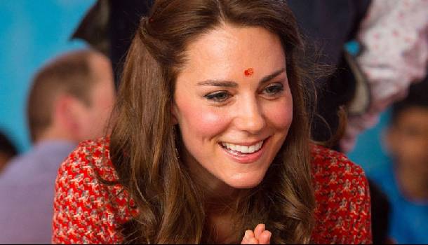 Borítókép: Csak semmi fényűzés! Katalin hercegné filléres ruhában