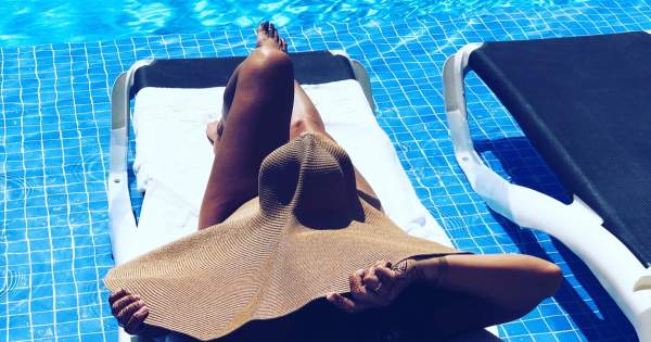 Borítókép: Barnulj villámgyorsan! 5 tipp a tökéletes és tartós nyári bőrszínhez