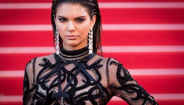 Borítókép: Áll a bál: Kendall Jenner botrányos divatkampányba keveredett