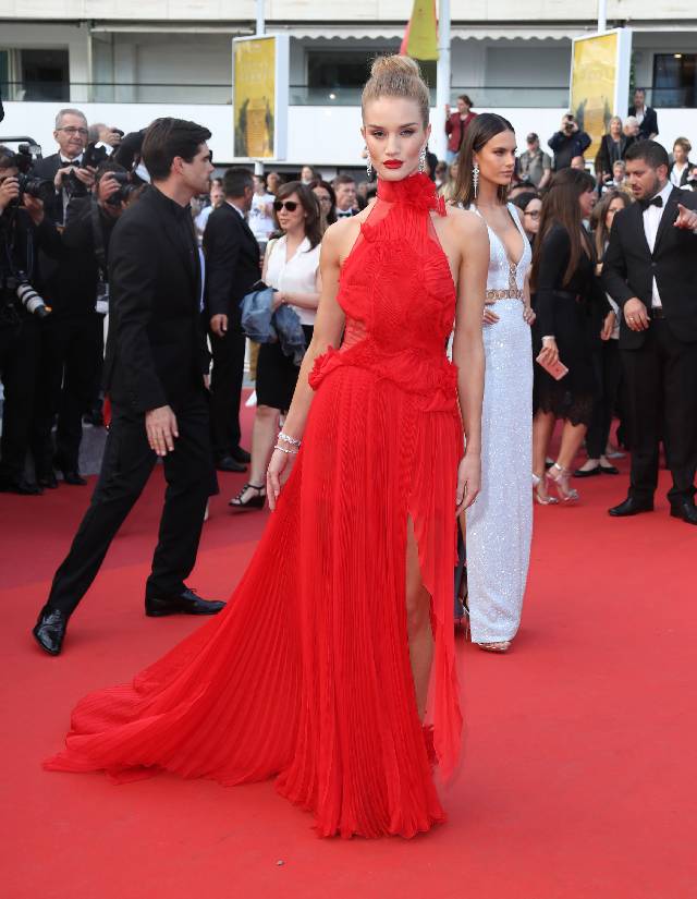 CANNES, FRANCE - MAY 18: Rosie Huntington-Whiteley attends the 'The Unkown Girl (La Fille Inconnue)' premiere during the 69th annual Cannes Film Festival at the Palais des Festivals on May 18, 2016 in Cannes, France. (Photo by Mike Marsland/Mike Marsland/WireImage)