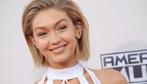 Borítókép: Egy bikini mind felett: Gigi Hadid kedvenc fürdőruhája tényleg minden testalkatú nőnek jól áll