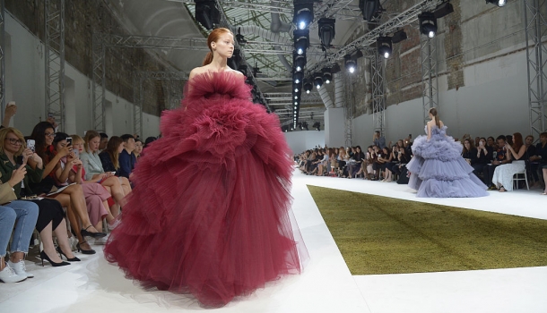 Borítókép: Álomszép couture ruhák a párizsi divathétről