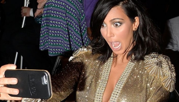 Borítókép: Figyelem! Így teszi tönkre az arcbőröd a sok szelfi