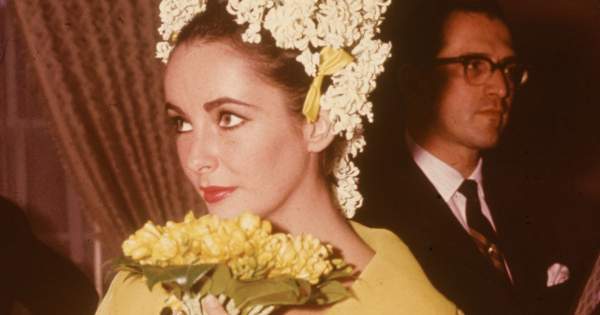 Borítókép: Furcsa trend! 15 sztár, aki nem fehérben volt az esküvőjén