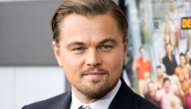 Borítókép: Lebuktak! Leonardo DiCapriót új barátnőjével kapták le a parton