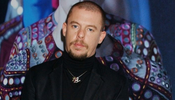 Borítókép: Egy táska- és dzsekikollekció, amibe a legendás tervező szó szerint a bőrét adta