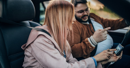 Borítókép: Ezért szólnak bele a nők, amikor egy férfi vezet!