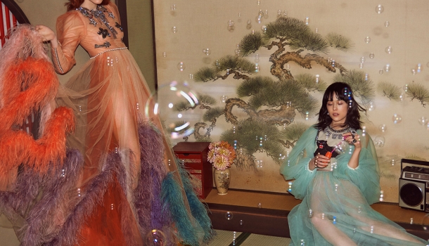 Borítókép: Gigi Hadid anyuka, Selena Gomez sportos díva, Amanda Seyfried pedig angyali új kampányképei