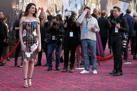 Borítókép: Anne Hathaway inspiráló üzenete a szülés utáni plusz kilókról