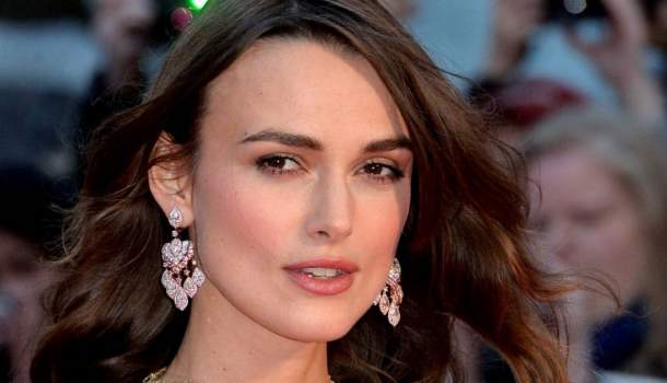 Borítókép: Ez durva! Keira Knightley évek óta parókát hord a vörös szőnyegen?