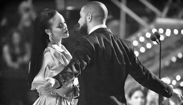 Borítókép: Megható vallomással köszöntötte Drake a színpadon Rihannát