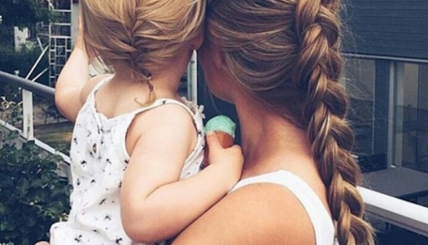 Borítókép: „Egy lány fonatok nélkül olyan, mint egy város hidak nélkül.”