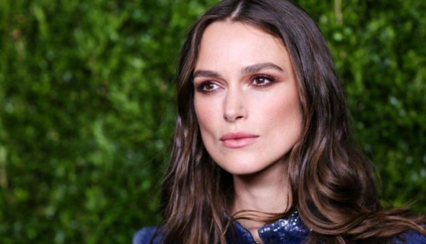 Borítókép: Keira Knightley-val bulizott együtt a fiatal magyar színésznő - FOTÓK