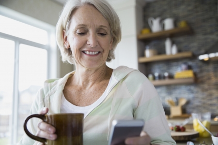 Borítókép: Amikor anyu sms-ezik... Próbálj meg nem röhögni!