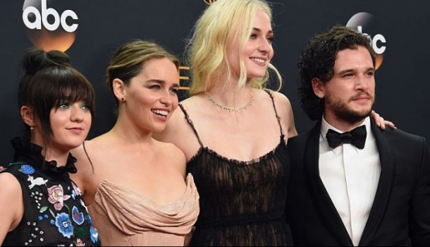 Borítókép: Az Emmy legcsodásabb ruhái