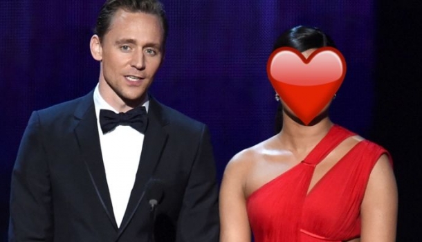 Borítókép: Tom Hiddleston nem sír Taylor Swift után - Így flörtölt kolléganőjével a díjátadón