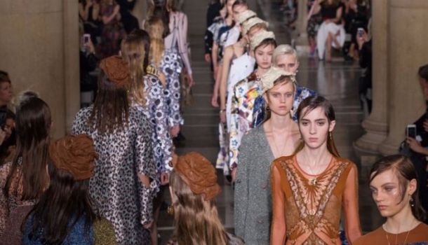 Borítókép: Viselnéd? Az egyik legmeglepőbb lábbeli kapott reflektorfényt a londoni divathéten