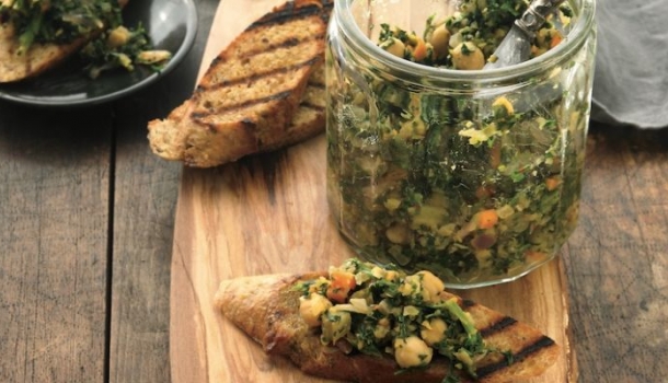 Borítókép: Mi legyen az ebéd? Az új kedvencünk ez a szuperegészséges csicseriborsókrém bruschettához