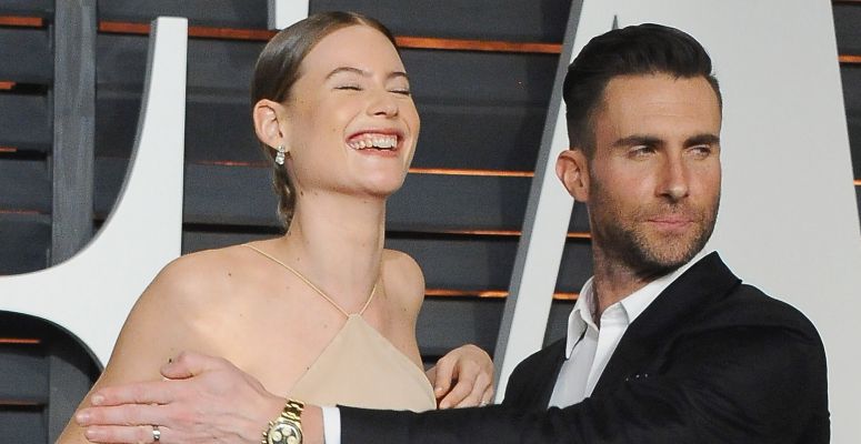 Apu szeme fénye! Adam Levine-ék megosztották az első fotót kislányukról