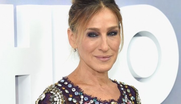 Borítókép: Tiszta Bradshaw! Sarah Jessica Parker elképesztően nézett ki új sorozata premierjén