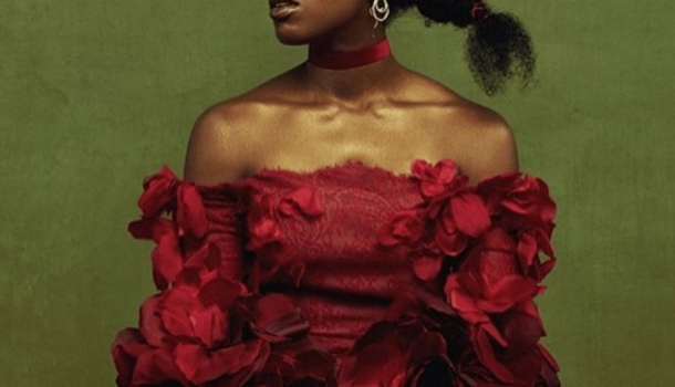 Borítókép: Óriási büszkeség: Újabb világsztár bújt magyar divattervező ruhájába