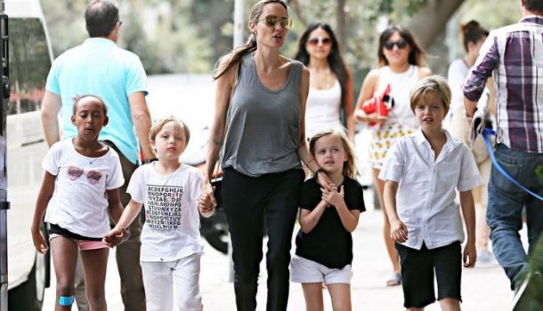 Borítókép: Új kezdet? Ebbe a villába költözött gyerekeivel Angelina Jolie