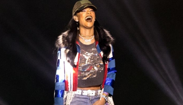 Borítókép: A nap videója: Rihanna váratlanul besétált egy másik előadó koncertjére, majd énekelt egyet