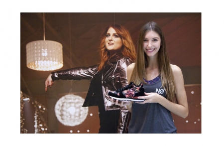 Borítókép: Dallos Bogi megmutatta a kedvenc cipőjét