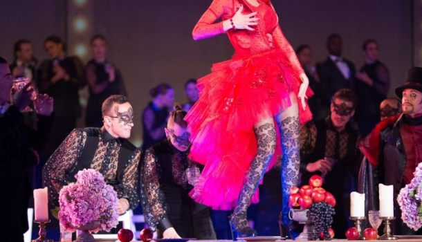 Borítókép: Magyar szupermodell perzselte fel az Intimissimi on Ice vörös szőnyegét