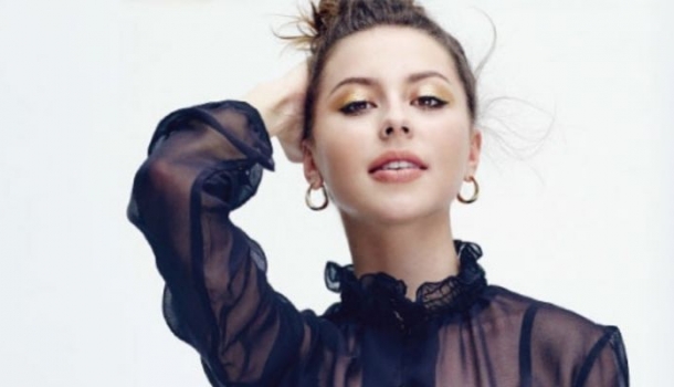 Borítókép: Az Aranyélet sztárja, Döbrösi Laura kedvenc zenéit te is imádni fogod