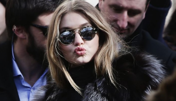 Borítókép: Gigi Hadid cipőkollekciót dobott piacra, ami szinte egy nap alatt elfogyott - Szerinted is megérdemli a felhajtást?