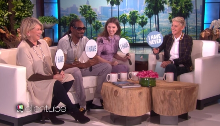 Borítókép: A 75 éves műsorvezetőnő simán bevallotta a tévében, hogy ő bizony már sextingelt... hogy micsoda? 