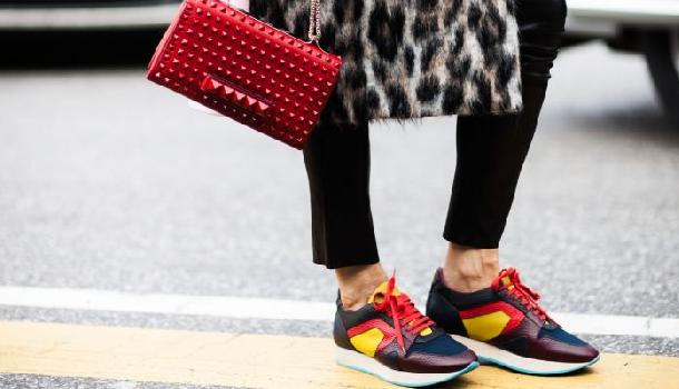 Borítókép: Nem menő már az sportcipő, helyette ez a fazon jön divatba