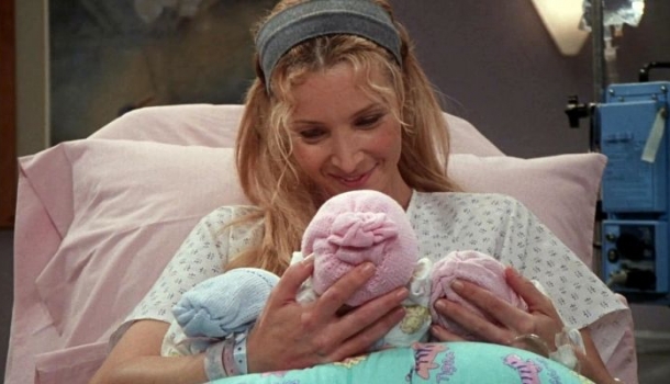 Borítókép: Emlékszel még Phoebe hármasikreire a Jóbarátokból? Így néznek ki most!