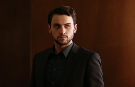 Borítókép: Felvállalta szexualitását a Hogyan ússzunk meg egy gyilkosságot? meleg karaktert játszó színésze