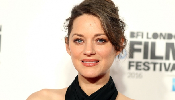 Borítókép: Marion Cotillard várandósan is szupervagány