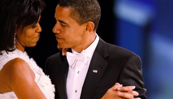 Borítókép: 24 éve együtt! Sosem látott esküvői fotók kerültek elő Obamáékról