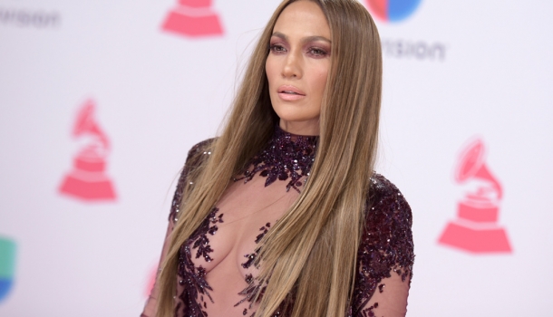 Borítókép: Így lesz olyan sima és csillogó a frizurád, mint Jennifer Lopeznek