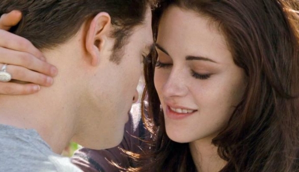 Borítókép: Dőlt a pénz a Twilight-aukción! Nem fogod elhinni, mennyit fizettek Bella Swan eljegyzési gyűrűjéért