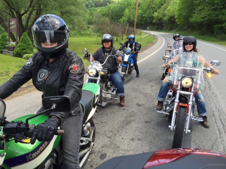 Borítókép: Nem akármilyen motorosbanda szállítja az anyatejet New Yorkban