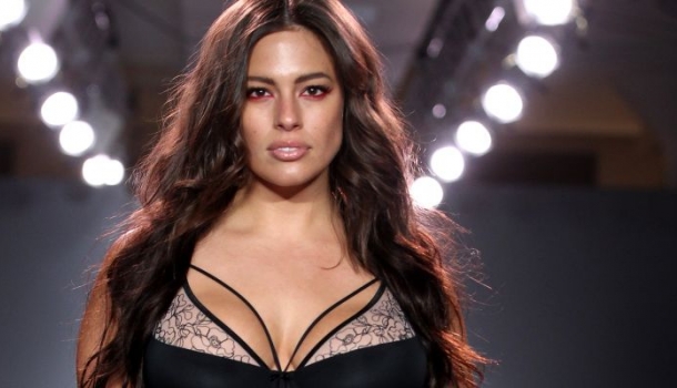 Borítókép: Nyilvánosan üzent a leghíresebb plus size modell a Victoria's Secretnek