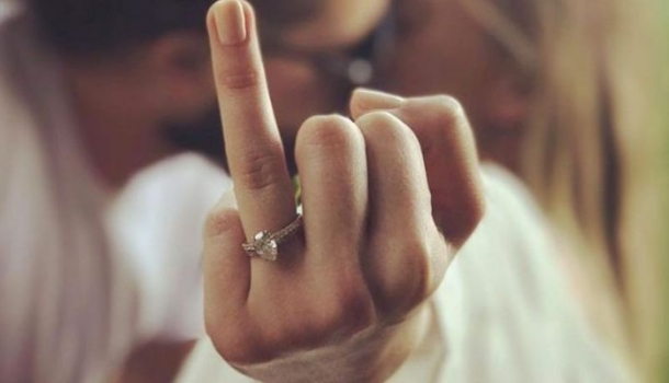 Borítókép: Bemutat a menyasszony! Íme az egyetlen fotó Margot Robbie titkos esküvőjéről